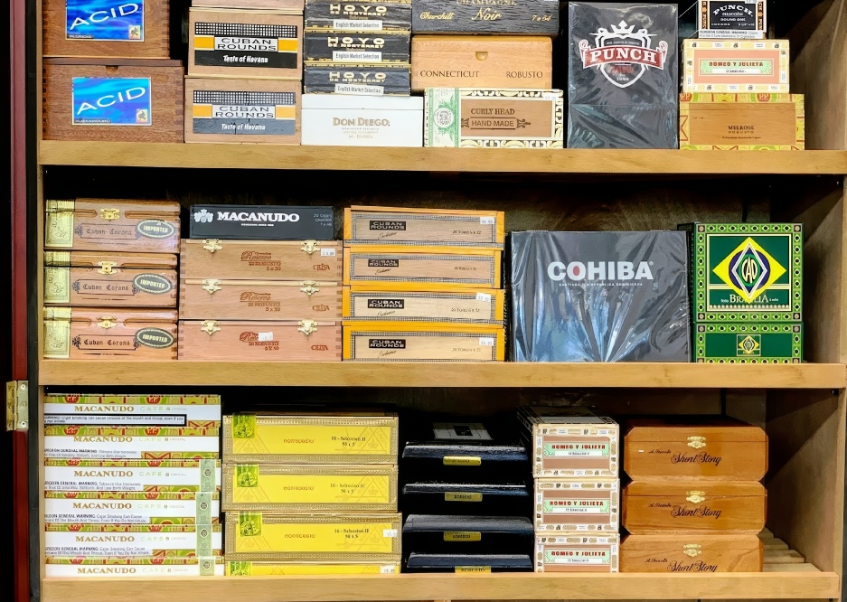 a display case with different types of cigars