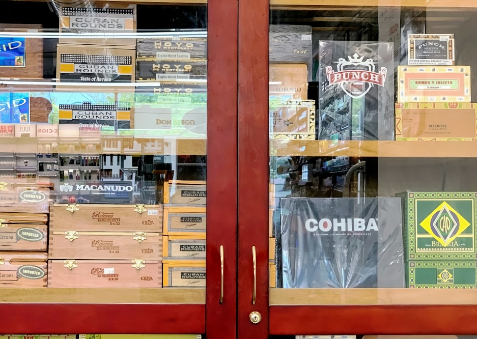 a display case with different types of cigars