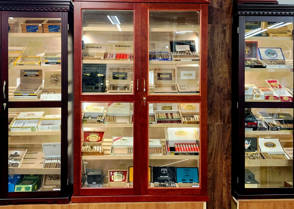 a display case with different types of cigars