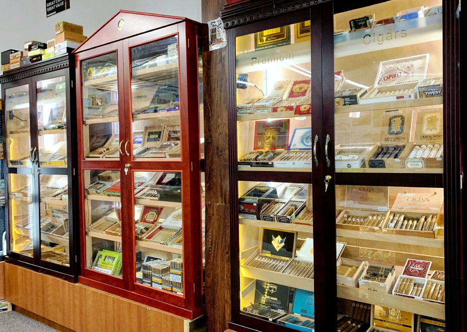 a display case with different types of cigars